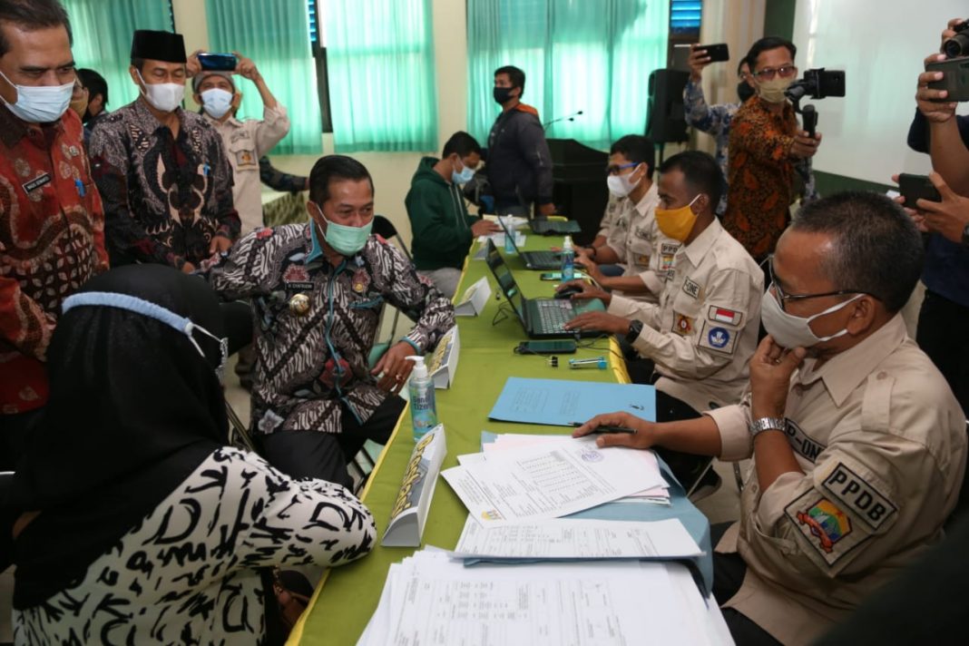 Wali Kota Serang Tinjau Langsung PPDB di SMP Negeri 1 Kota Serang